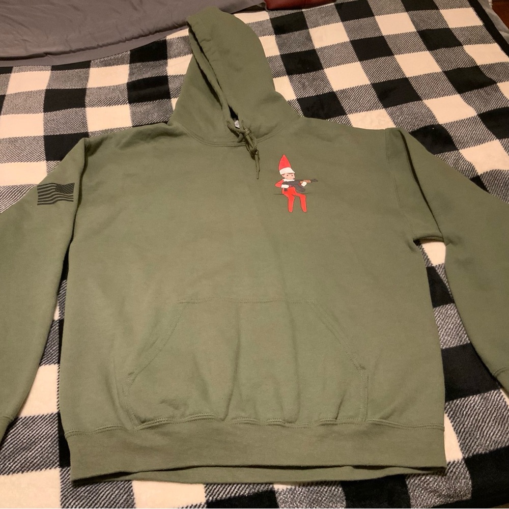 1  GREEN SWEATSHIIRT. LARGE